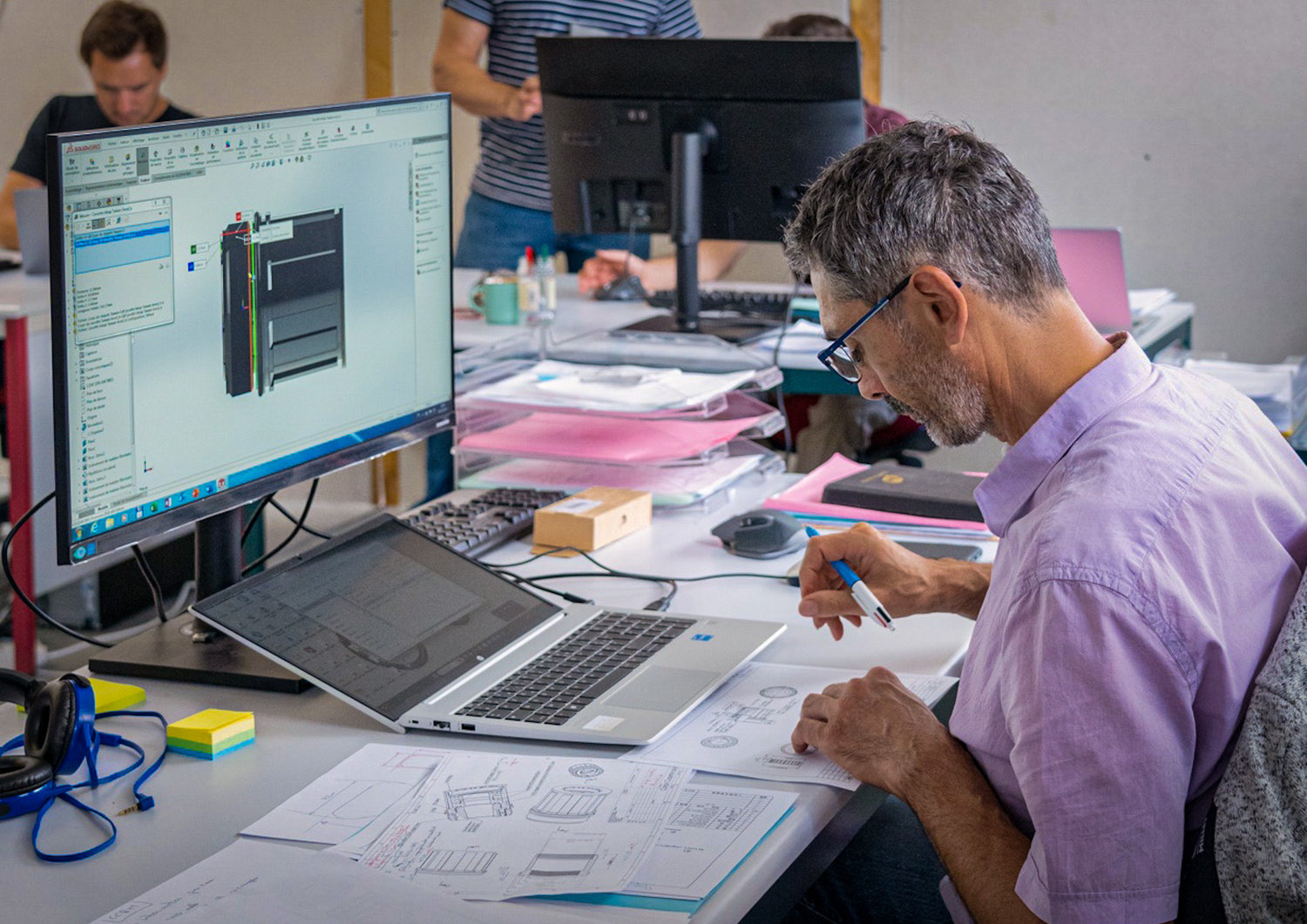 Ingénieur travailant à la recherche et développement du vélo hybride anod