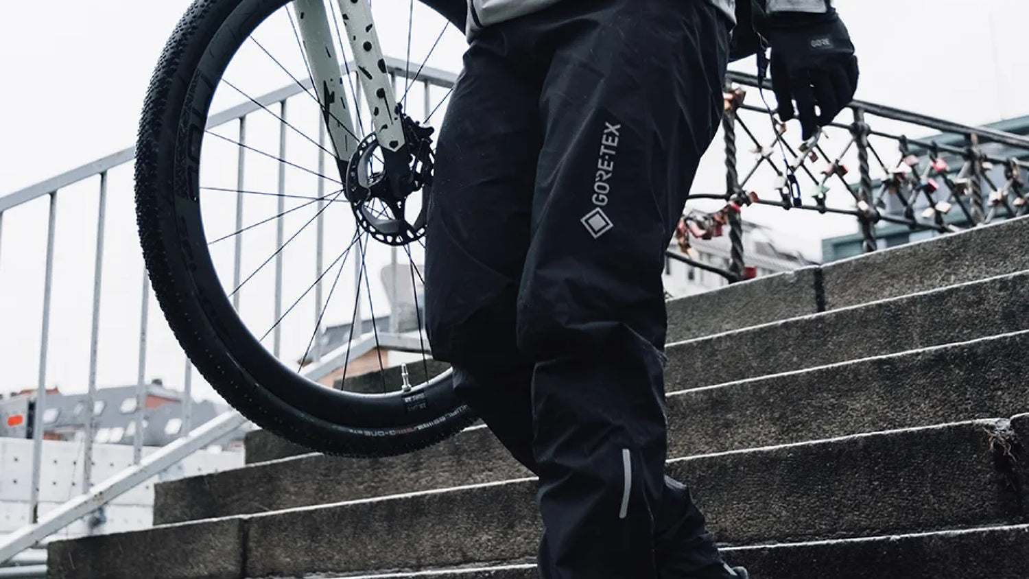 Rain pants for cycling essential for your journeys